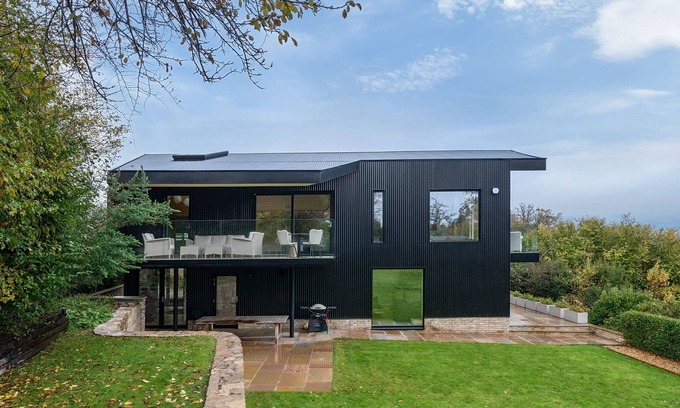 Wimborne Maison | Jessamy - sleeps 8 guests in 4 bedrooms