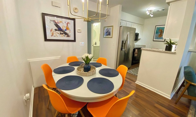 Cary Woods Maison | JET'S HANGAR: WALKABLE, PET-FRIENDLY, RENOVATED Game Day Townhome!