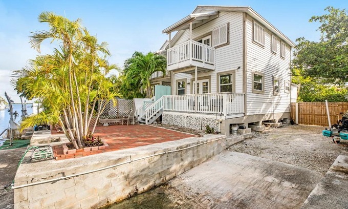Big Coppitt Key Maison | Jewel on Jade