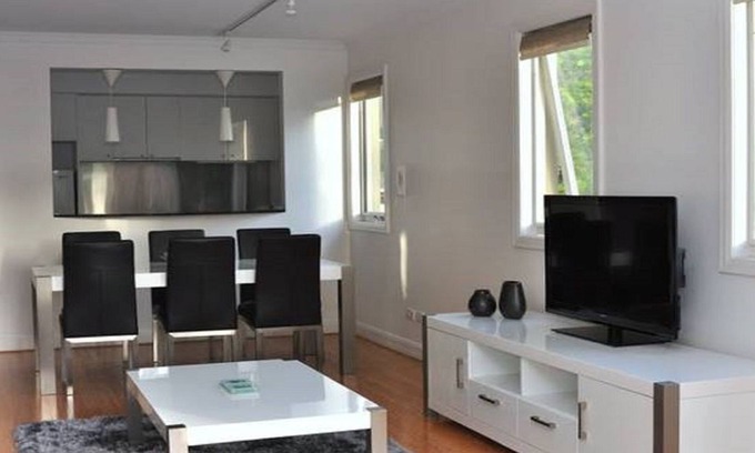 East Melbourne Appartement | --- Joyau de Jolimont ---