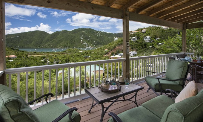 Estate Emmaus Maison | Jewel's View | NOUVEAU pour les amoureux de la concorida!