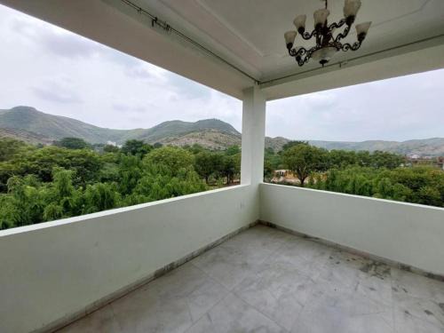 Jaipur Station Balnéaire | Jhalana Retret Rooms ,Farm ,Pool, Mountain view