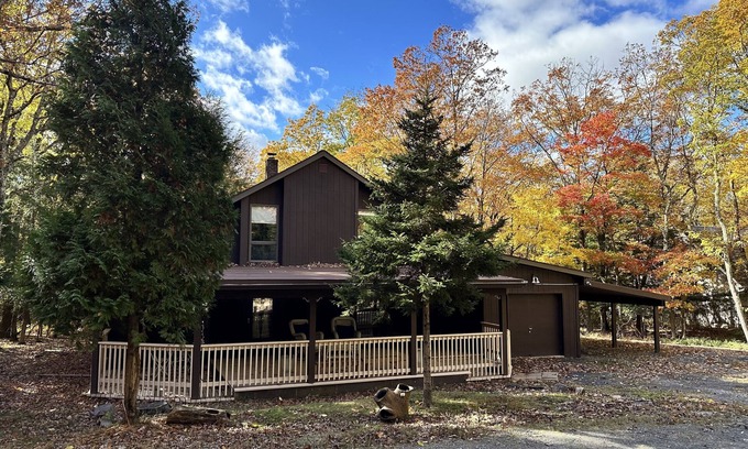 Jim Thorpe Maison | Jim Thorpe, Bear Creek Lake, Cozy 3Br family friendly home- EV charging outlet