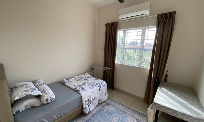 Jenjarom Maison | jm homestay semi d premium