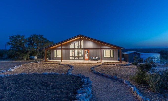 Johnson City Maison | Johnson City Limits Panoramic Hill Country Views!
