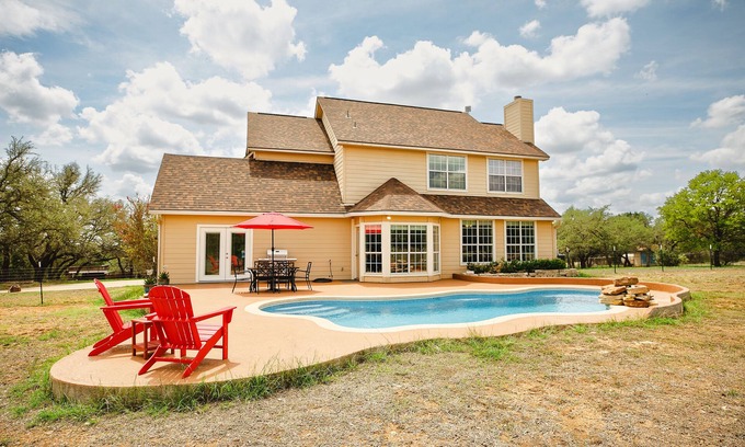 Johnson City Maison | Mother’s Day Retreat: Family Fun Poolside Bliss in Hill Country’s Johnson City!