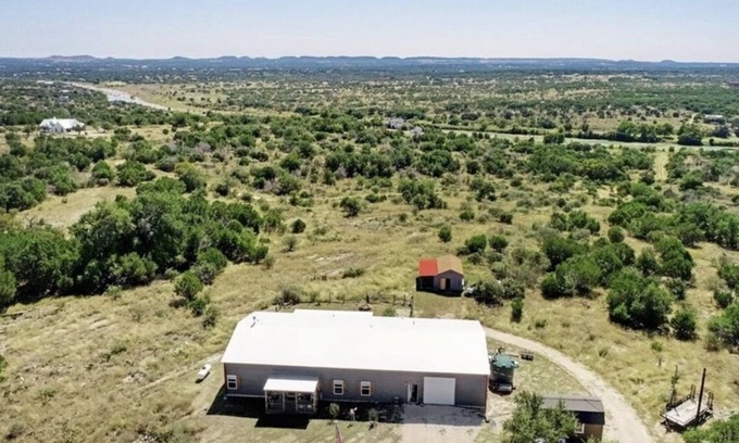 Johnson City Maison | Johnson City ranch house with HUGE game room and VIEWS for miles!