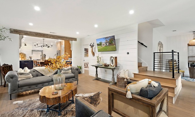 Johnson City Maison | johnson odiorne haus Near Wineries