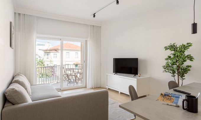 Parede Appartement | JOIVY Cosy apt in Parede near the beach