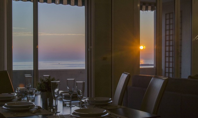 Foce Appartement | JOIVY Fronte del Mar Seaview Apartment Casaregis
