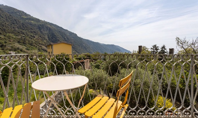Corniglia Appartement | JOIVY Lovely Flat W/ Private Parking In 5 Terre