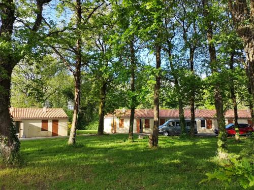 Mareuil-Sur-Lay-Dissais Station Balnéaire | Joli Cottage Tiny en forêt au Village Vacances