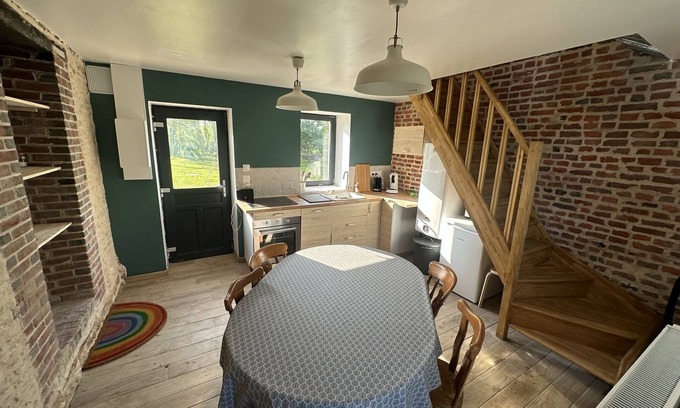 Neauphe-sur-Dive Cottage | Joli gîte de campagne au milieu des champs - 4 à 8 personnes