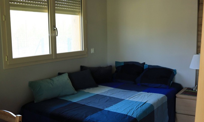 Lablachere Appartement | Joli gite au calme sur jardin arboré.Animaux de compagnie acceptés.