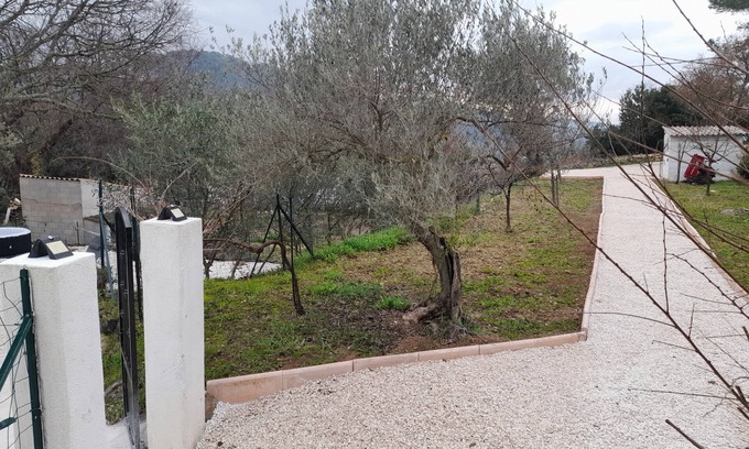 Flassans-sur-Issole Maison | Joli petit cabanon pour farnienter ,à proximité des sentiers de randonnées.