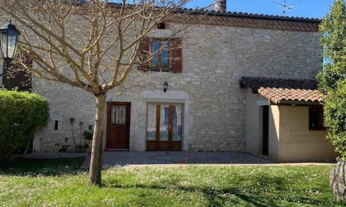 Taix Maison | Jolie maison avec cheminée, à la campagne