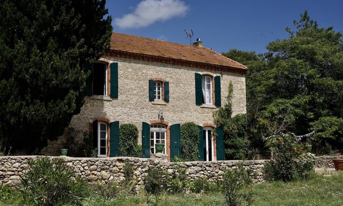 Cruzy Maison | Jolie maison de campagne avec grande piscine et terrain de tennis