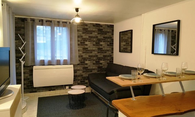 Dole Appartement | Jolie petite maison cosy, jardin, proche centre