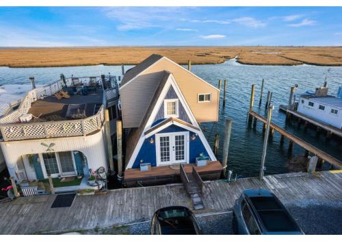 Seaford Maison | Jones Beach Houseboat