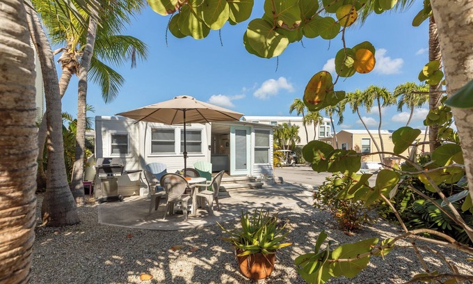 Cutthroat Harbor Estates Maison | JUDY'S PLACE ~ 2 Bedroom, 1 Bathroom Home in Venture Out Community!