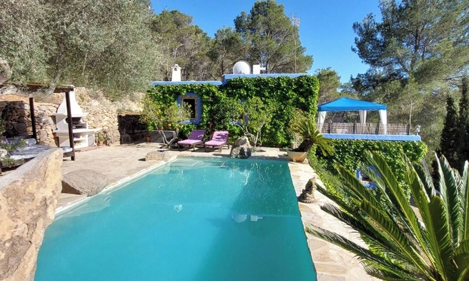 Sant Miquel de Balasant Villa | Bastide typique d’Ibiza en pierre faisant face au couché de soleil. ET-0636-E
