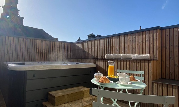Landerneau Maison | Magnifique maison de ville avec spa , vue rivière, garage. Proche mer