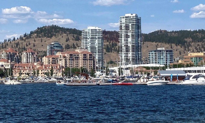 Kelowna Central Business District Appartement | June 30 - July 7, 2024 : Hotel Suite at Delta Grand Okanagan Resort, Kelowna BC