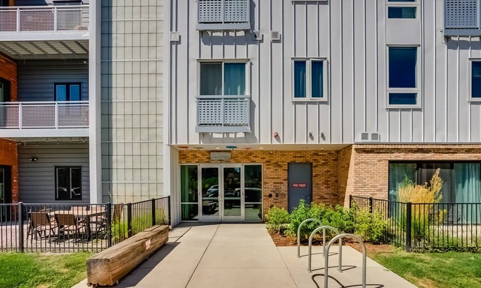 Five Points Copropriété | Jungle House: 2 Bed Condo w/parking & Patio