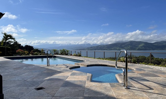 Nuevo Arenal Maison | Jungle Paradise on the Lake
