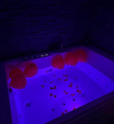 Koekelberg Appartement | Jungle suite romantic - private Jacuzzi -