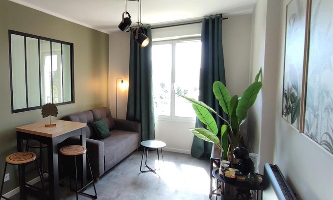 Saint-Priest Appartement | Jungly Appart - Clim Moderne Cocooning Calme Nature