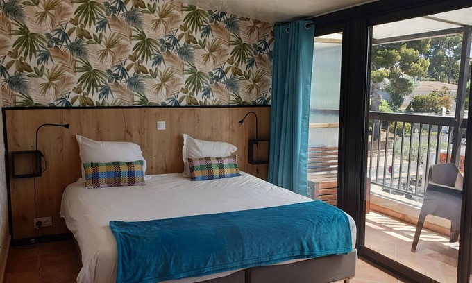 Les Lecques Hôtel | Suite Junior-Confort-Salle de bain-Balcon