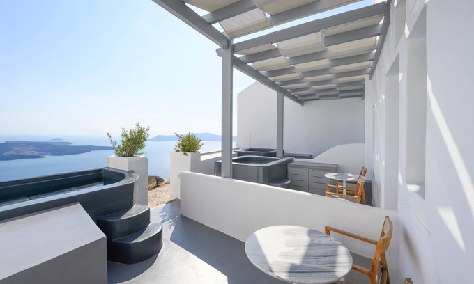 Firostefani Maison | Junior Suite with Caldera View & Hot Tub