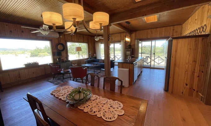 Round Mountain Cabine | Juniper, a quiet cabin retreat in the heart of the hill country.