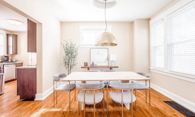Oakley Maison | Juniper Hyde Park: 3B House Walk to HP Square, Wasson Trail