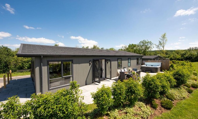 Lifton Maison | Juniper Lodge, 28 Roadford Lake Lodges
