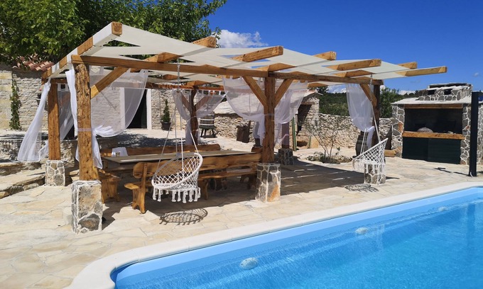 Benkovac Maison | Juniper Stone Cottage