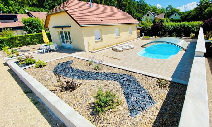 Marigny Maison | JURA - Lac de Chalain - Maison Récente avec Piscine Normes PMR 6 Personnes