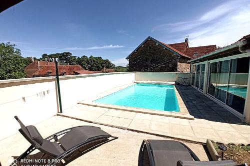 Rotalier Maison | JURA - Maison de village entière avec piscine