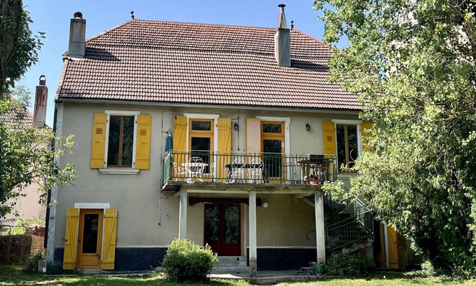 Mouthe Maison | Maison jurassienne avec jardin au calme plein centre du village de mouthe