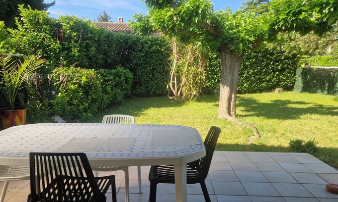 Sauveterre Maison | A 10 minutes d 'Avignon ! Maison à la campagne dans un havre de paix ..
