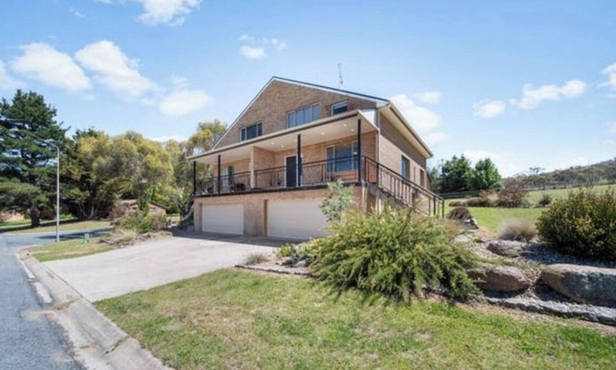 Kalkite Maison | Just 20 mins from Jindabyne and 50 mins from Perisher and Thredbo.