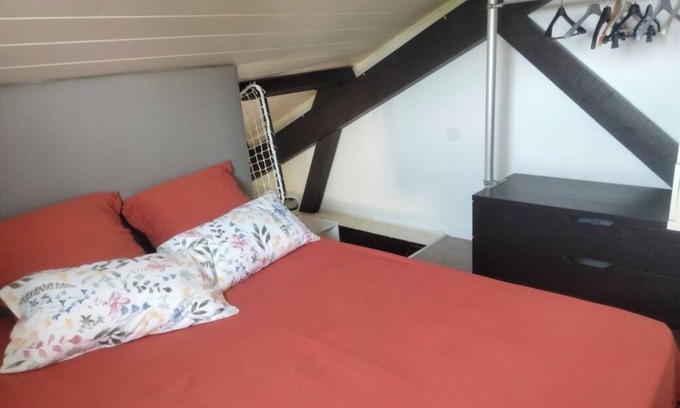 Riom Appartement | Just 20 minutes from Les Puys and Le Zénith! 5 min from Riom Close to motorways.