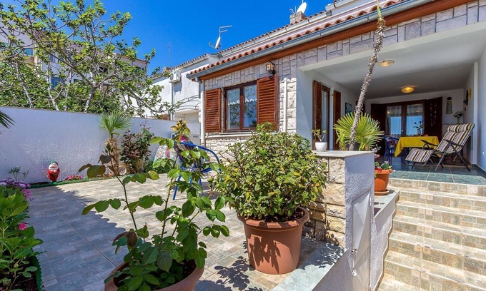 Barbariga Appartement | A seulement 200 mètres de la plage de galets avec vue sur la mer