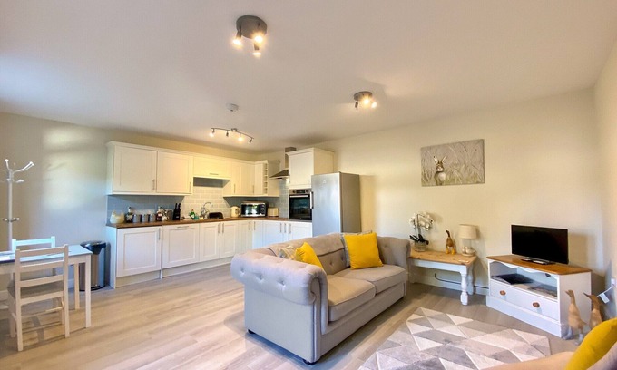 Westbury Cottage | 1 bedroom accommodation in Brokerswood