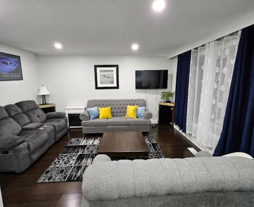Toronto Maison | Just a Room