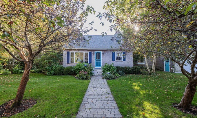 Biddeford Pool Maison | Just a Short Stroll to the Beach, Large 4 BR Home