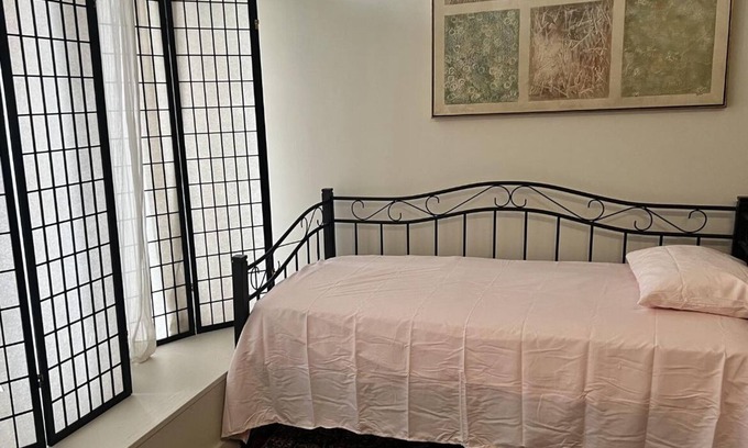 Anniston Appartement | JUST BED & BATH IN DOWNTOWN HISTORIC ANNISTON. CLOSE TO EATRIES & ENTERTAINMENT.