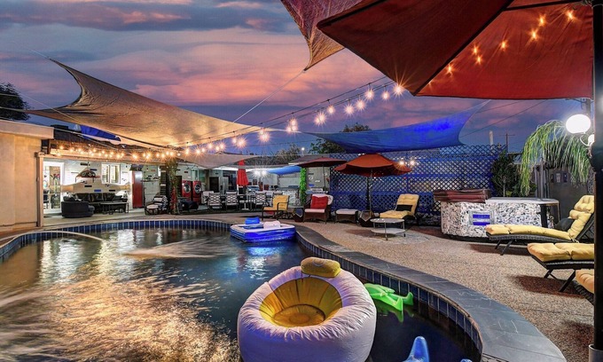 Tempe Maison | Just Listed! Htd Pool-Spa 7 Kings or 14 total beds