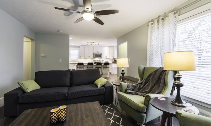 Cleveland Heights Maison | JUSTE REMODELED haut en bas - maître lit / salle de bain à l'étage principal!